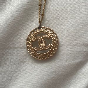 VINTAGE CHANEL PENDANT ON A CHAIN
